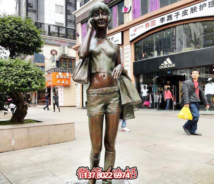 精美铜雕女孩雕塑——带你畅游街头，体验梦幻快乐时光