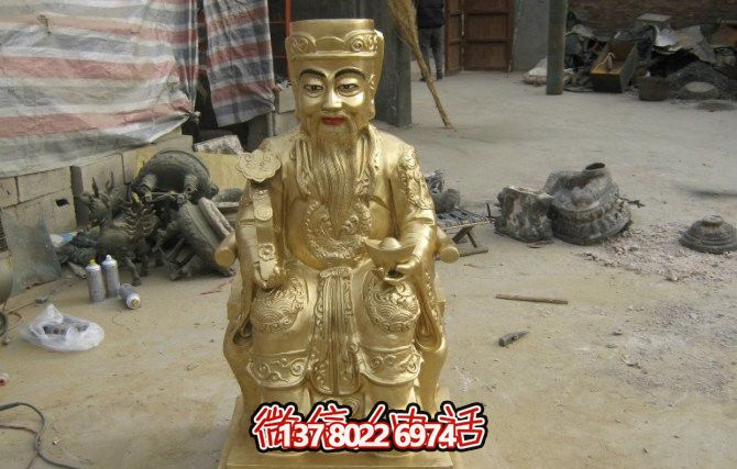 手工制作的供奉佛像，传承古老文化的精粹