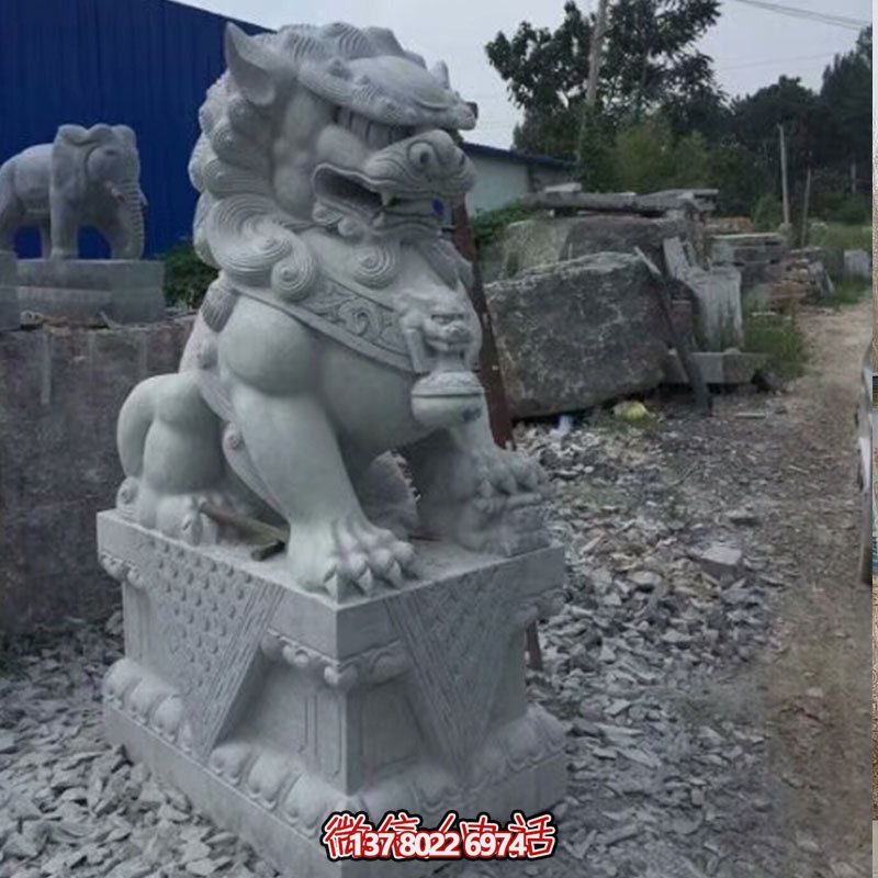 狮子雕塑镇宅辟邪，美观大方