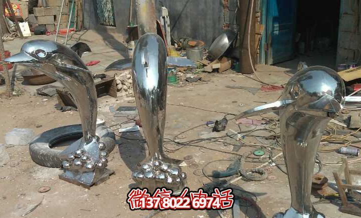 不锈钢海豚雕塑——点缀花园，增添宁静之美