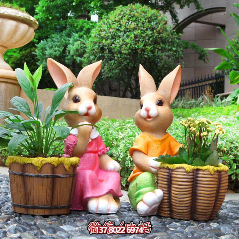 彩绘玻璃钢兔子雕塑，点缀户外公园装饰