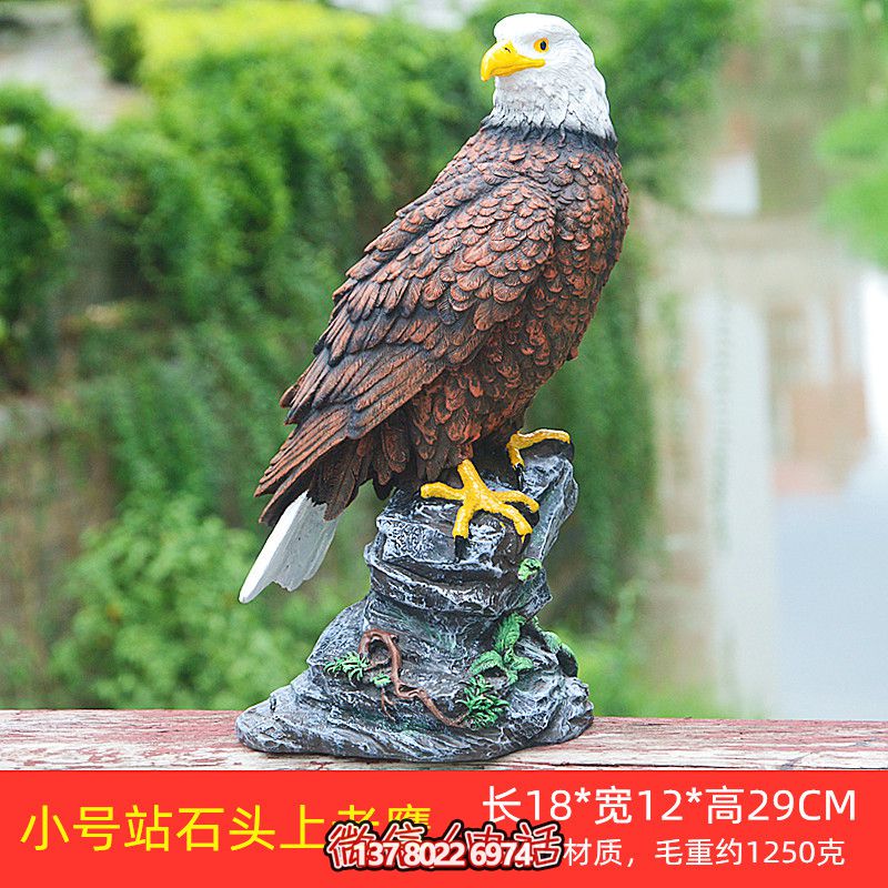 石头艺术老鹰雕塑，点缀花园站