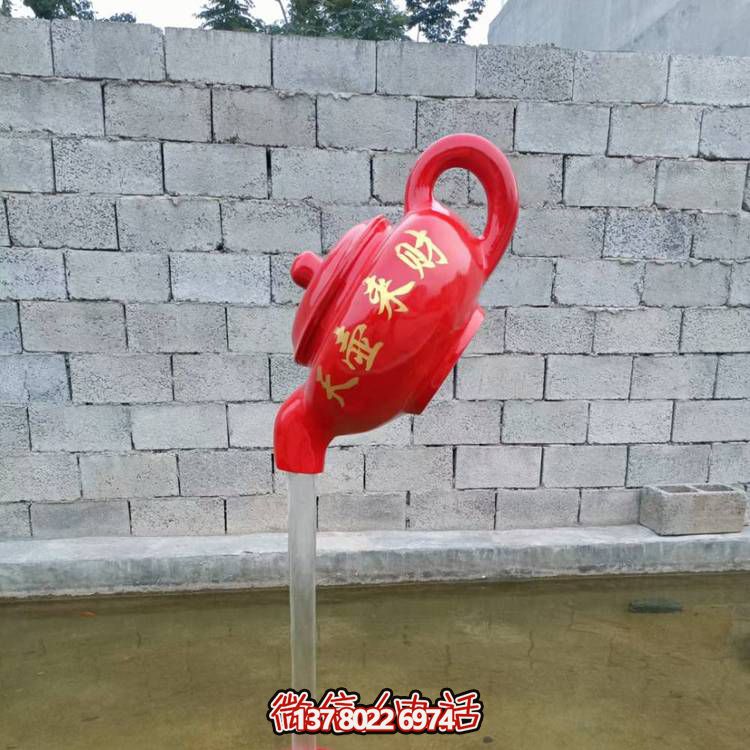 融合传统与现代技术的大型悬空喷泉雕塑