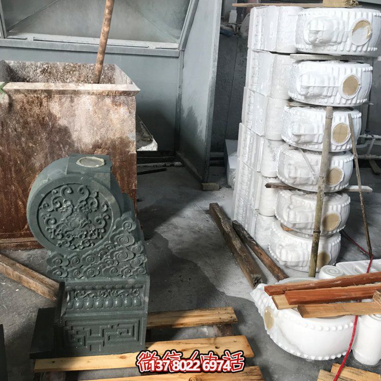 精美的仿古建筑门口青石抱鼓石门墩