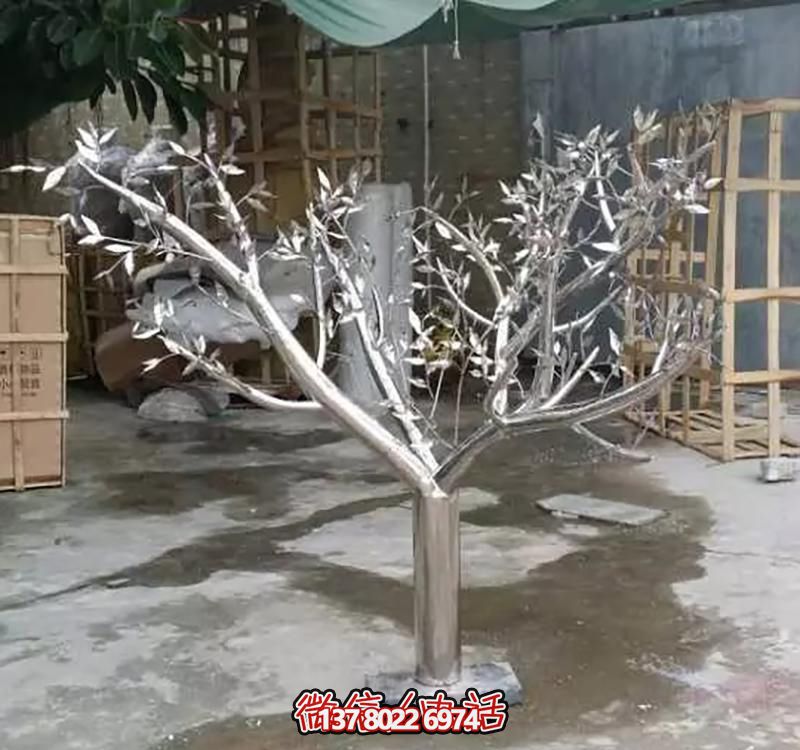 柏不锈钢树雕塑，点缀景区户外空间