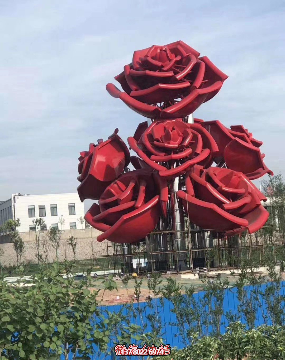红色玫瑰不锈钢创意雕塑——美化广场，增添惊喜