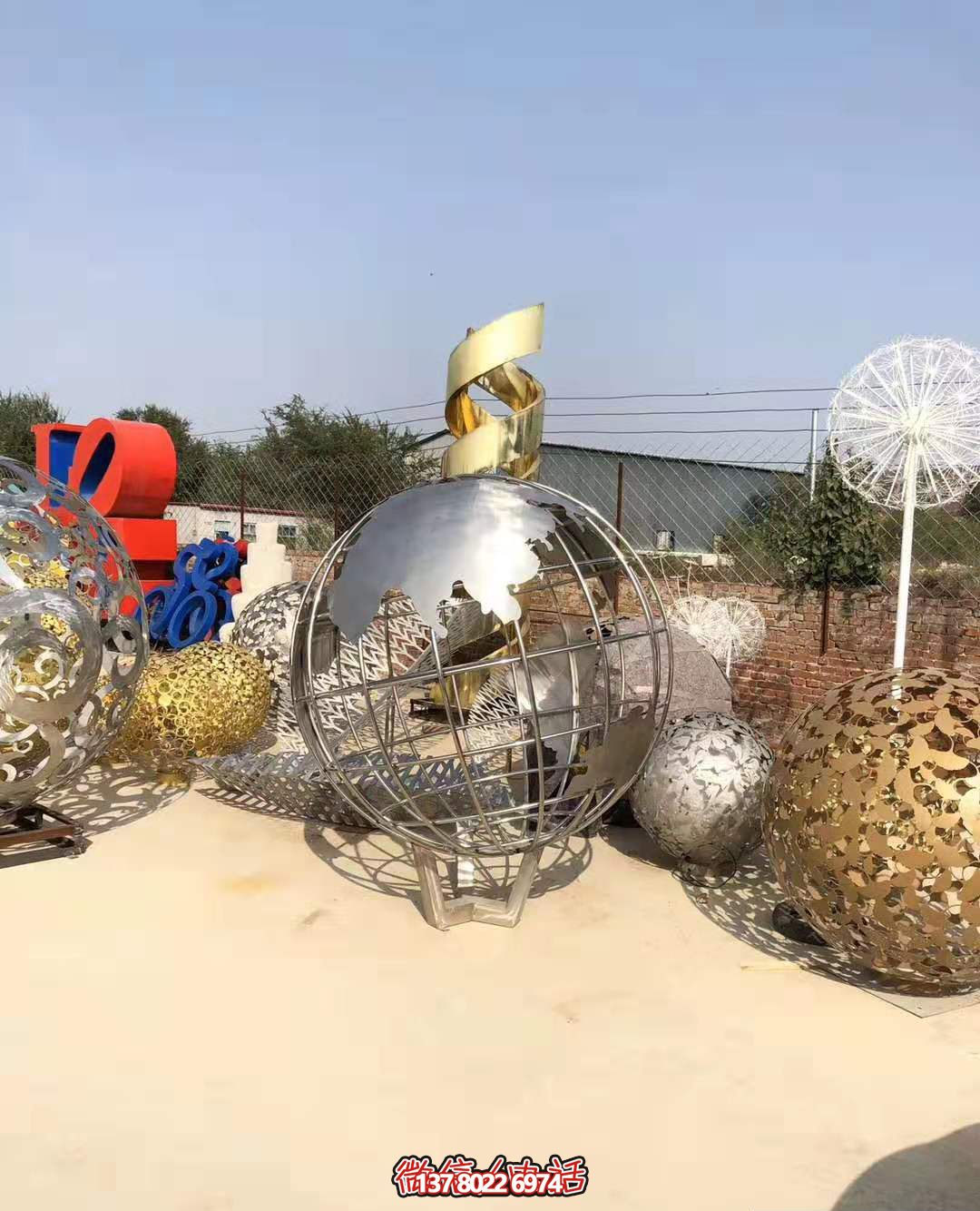 不锈钢抛光地球仪雕塑，营造公园游乐场氛围