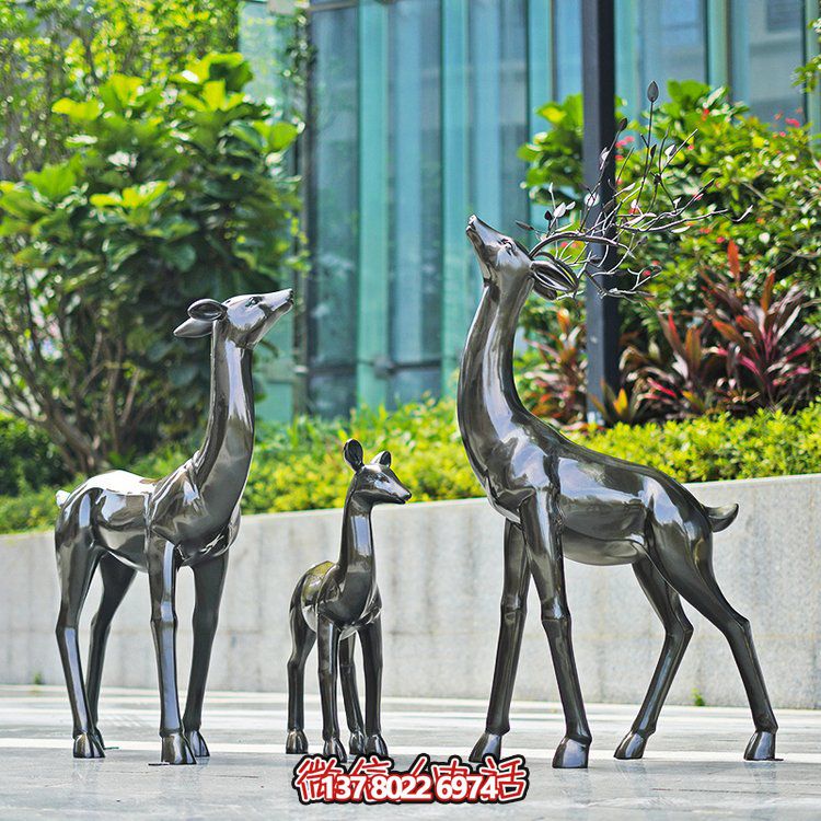 玻璃钢制仿铜小鹿摆件，点缀户外园林景观