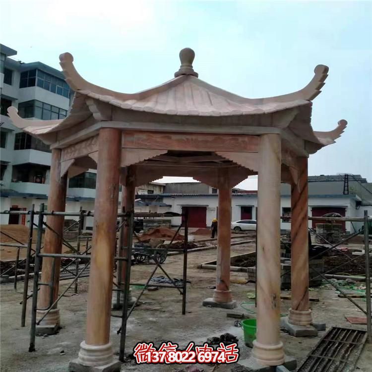 仿古凉亭，尽情欣赏晚霞染红的美景