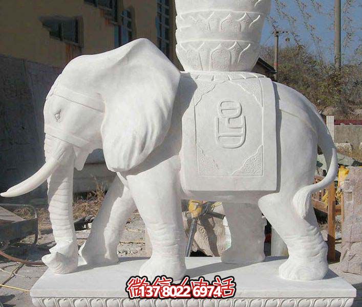 传统工艺与现代艺术的完美结合——玉雕大象景观雕塑 传统工艺与现代艺术的完美结合——玉雕大象景观雕塑