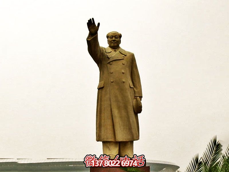 毛泽东伟人铜雕挥手，宣扬伟大精神！