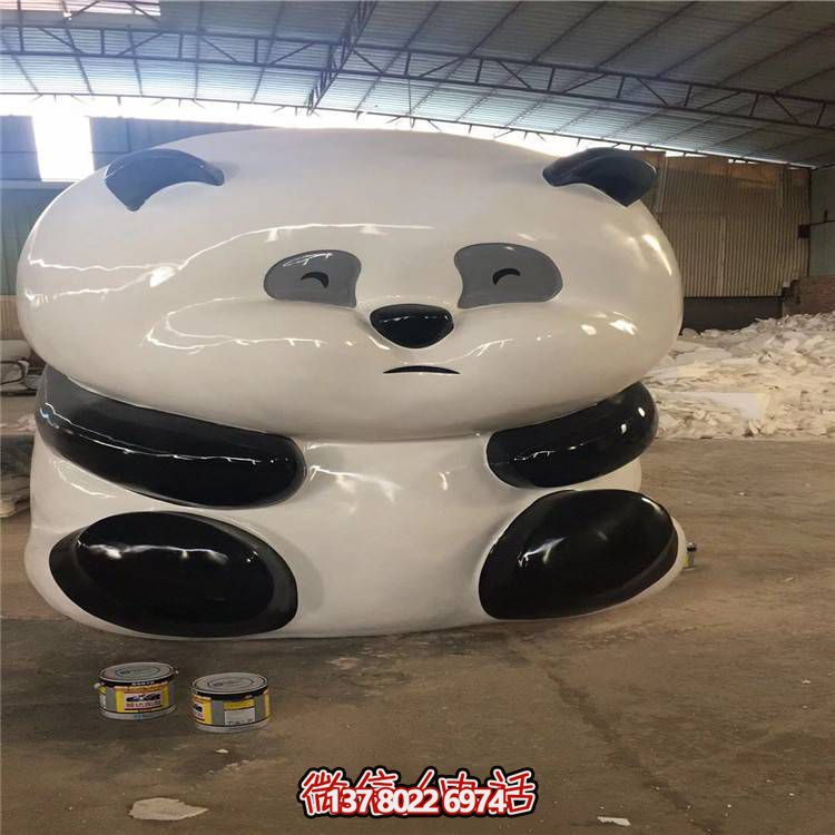 玻璃钢雕塑熊猫公仔，环?？ㄍò诜抛笆紊坛? title=