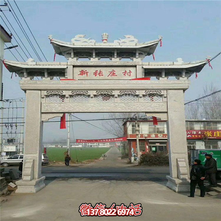 精美石头雕塑，点缀村庄入口大型牌坊门楼