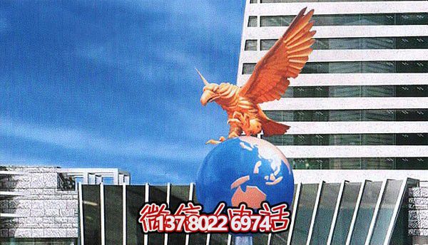 玻璃钢老鹰彩绘雕塑给景区站立玻璃钢雕塑增添精彩 玻璃钢老鹰彩绘雕塑给景区站立玻璃钢雕塑增添精彩