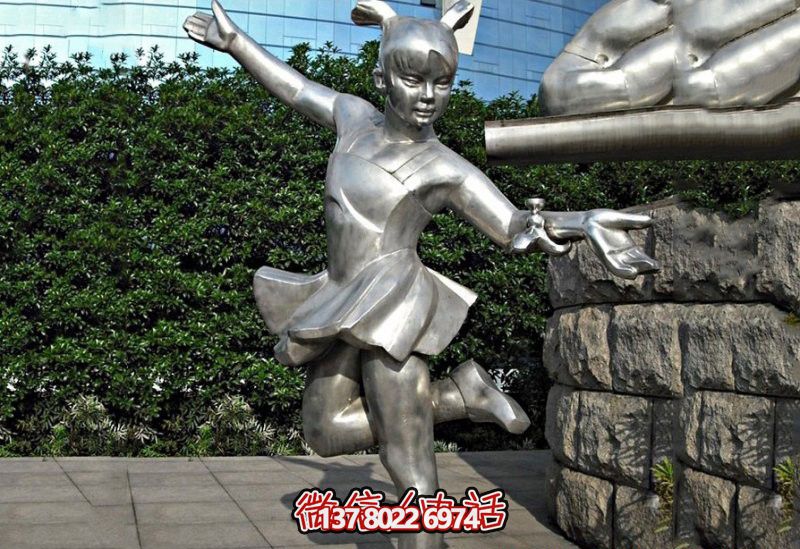 不锈钢镜面儿童雕塑——踢毽子的小女孩 不锈钢镜面儿童雕塑——踢毽子的小女孩