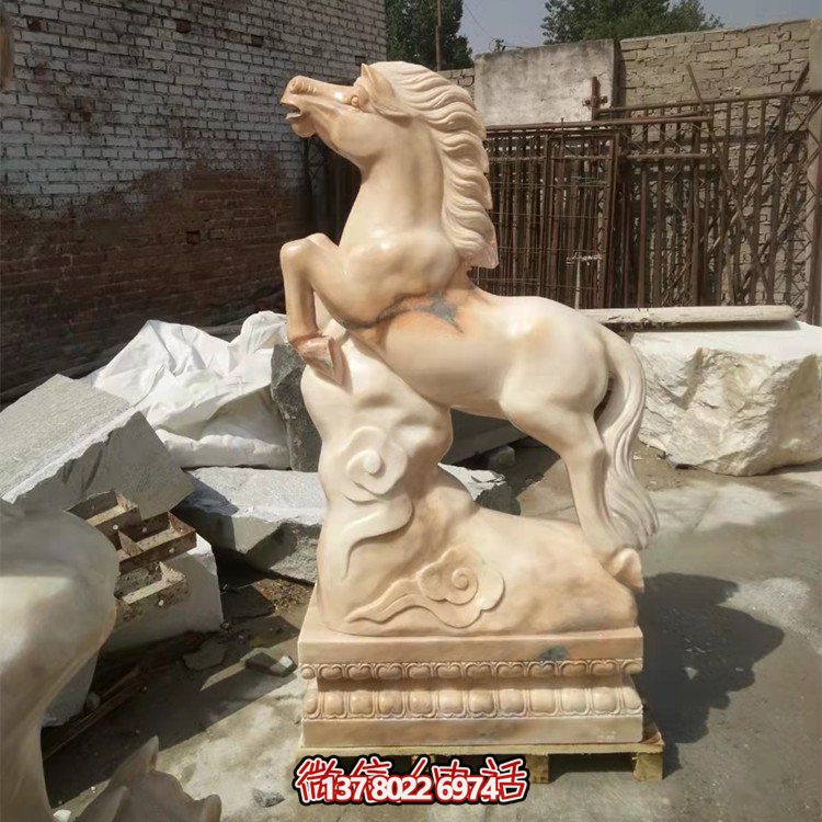 品质卓越的大型十二生肖石雕摆件，渲染出无与伦比的晚霞红