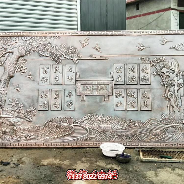 集大型浮雕画、壁画、铜雕塑于一体的公园展馆