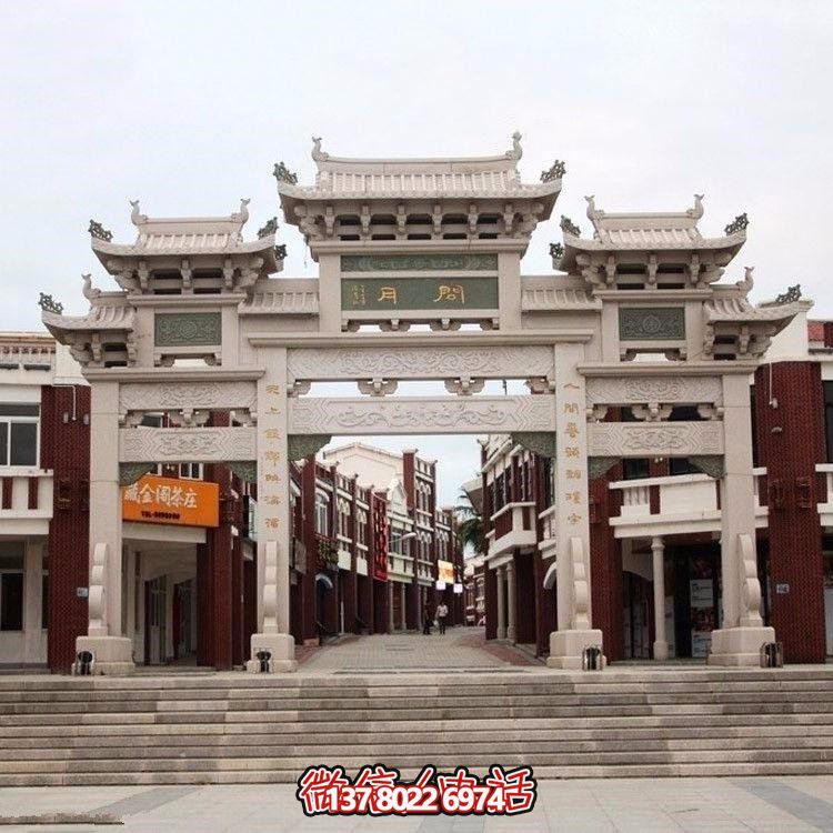 精美中式三门牌坊，装饰大理街道