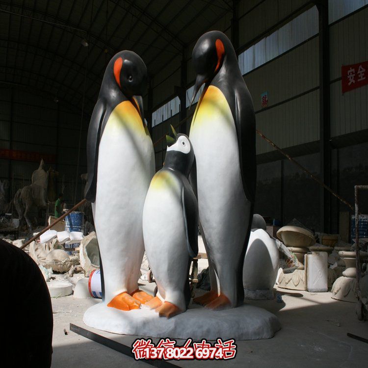 大型玻璃钢企鹅仿真雕塑