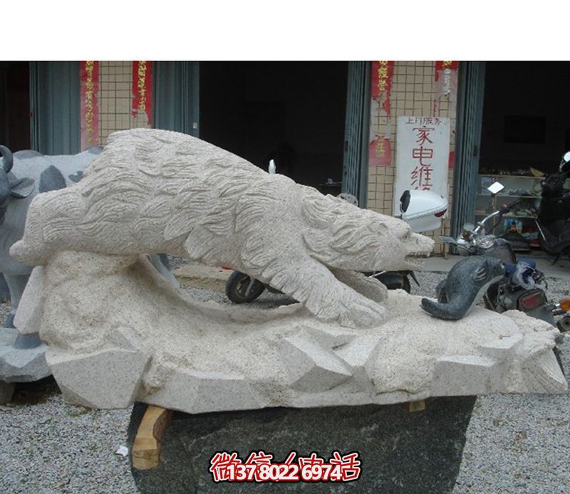 北极熊玻璃钢雕塑，让街道边摆放创意爬行玻璃