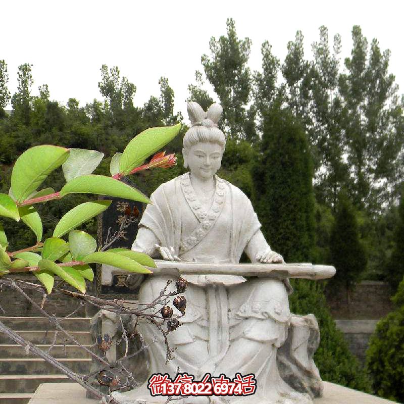 弹琴游玩古代景区，感受石雕雕塑之美