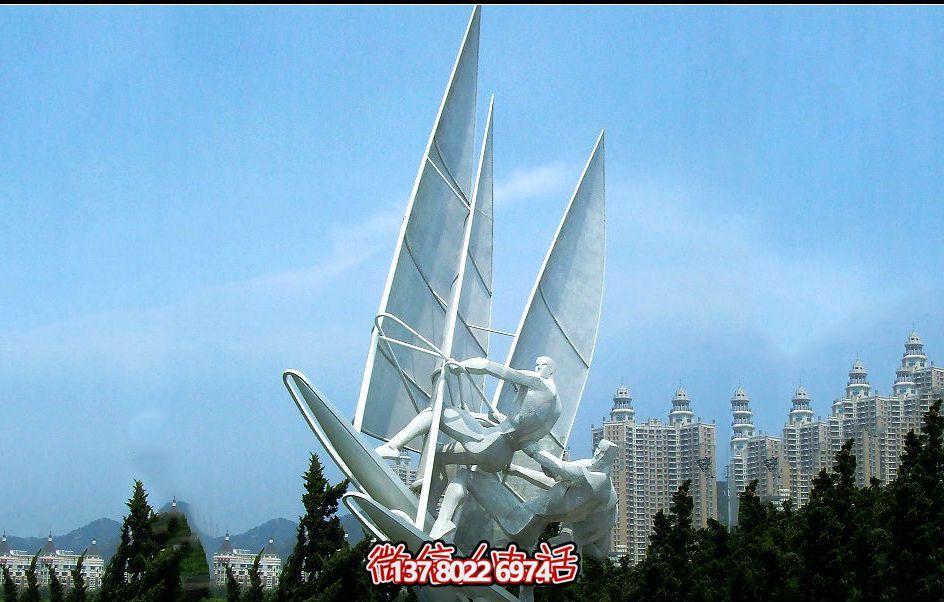 精美别墅镂空雕塑点缀园林景观，打造创意帆船