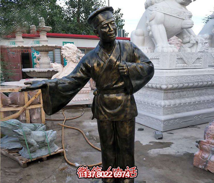 玻璃钢雕塑——为城市广场商店增添迎宾人物 玻璃钢雕塑——为城市广场商店增添迎宾人物