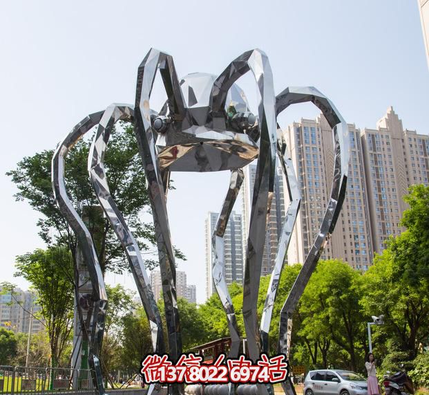 不锈钢长腿螃蟹雕塑，为公园增添创意装饰