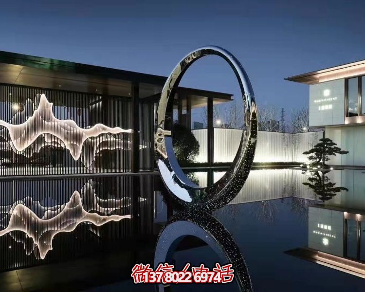 不锈钢圆环雕塑，点缀园林别墅水池