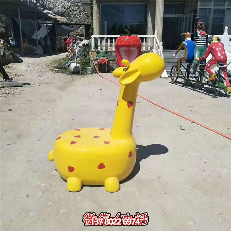 玻璃钢长颈鹿摆件，安全可靠、适用于多种场景