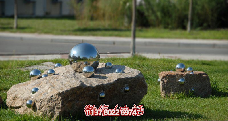 雕塑般的不锈钢球体，带给您不一样的公园创意