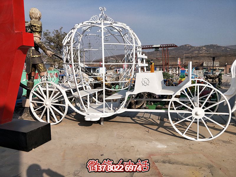 绚丽多彩的不锈钢马车雕塑 绚丽多彩的不锈钢马车雕塑