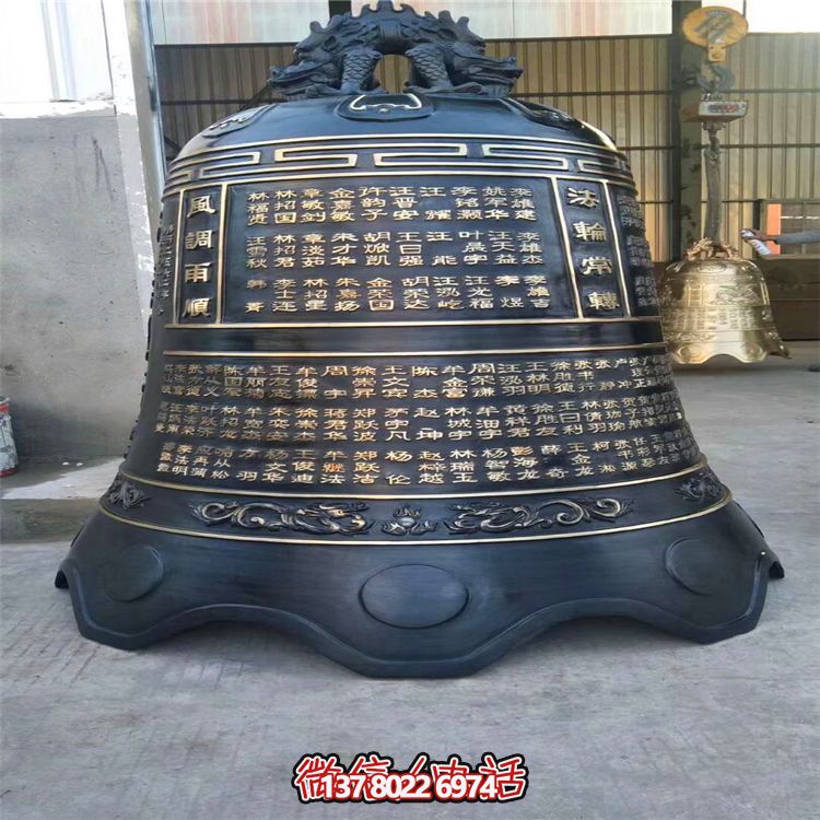 古老青铜漆挂钟精美雕塑 古老青铜漆挂钟精美雕塑
