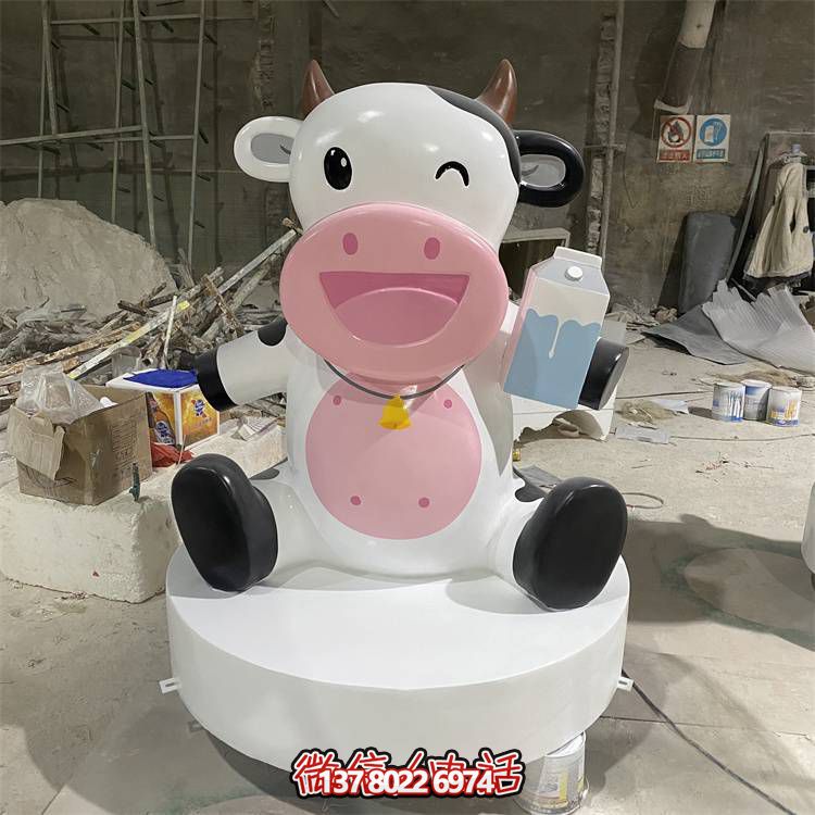 玻璃钢雕塑，营造优雅卡通奶牛公仔气氛