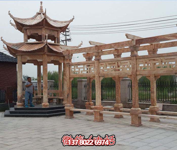 美丽的花岗岩长廊，沐浴在精致的雕刻艺术中