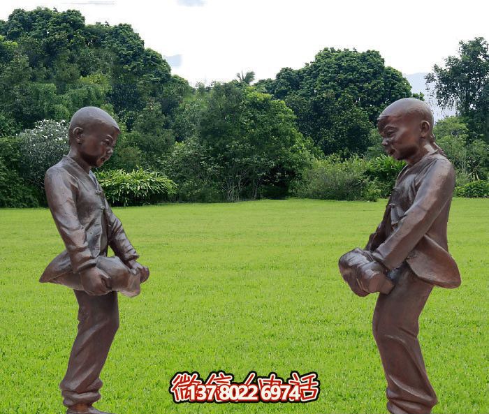 丰富多彩的公园斗鸡铜雕 丰富多彩的公园斗鸡铜雕