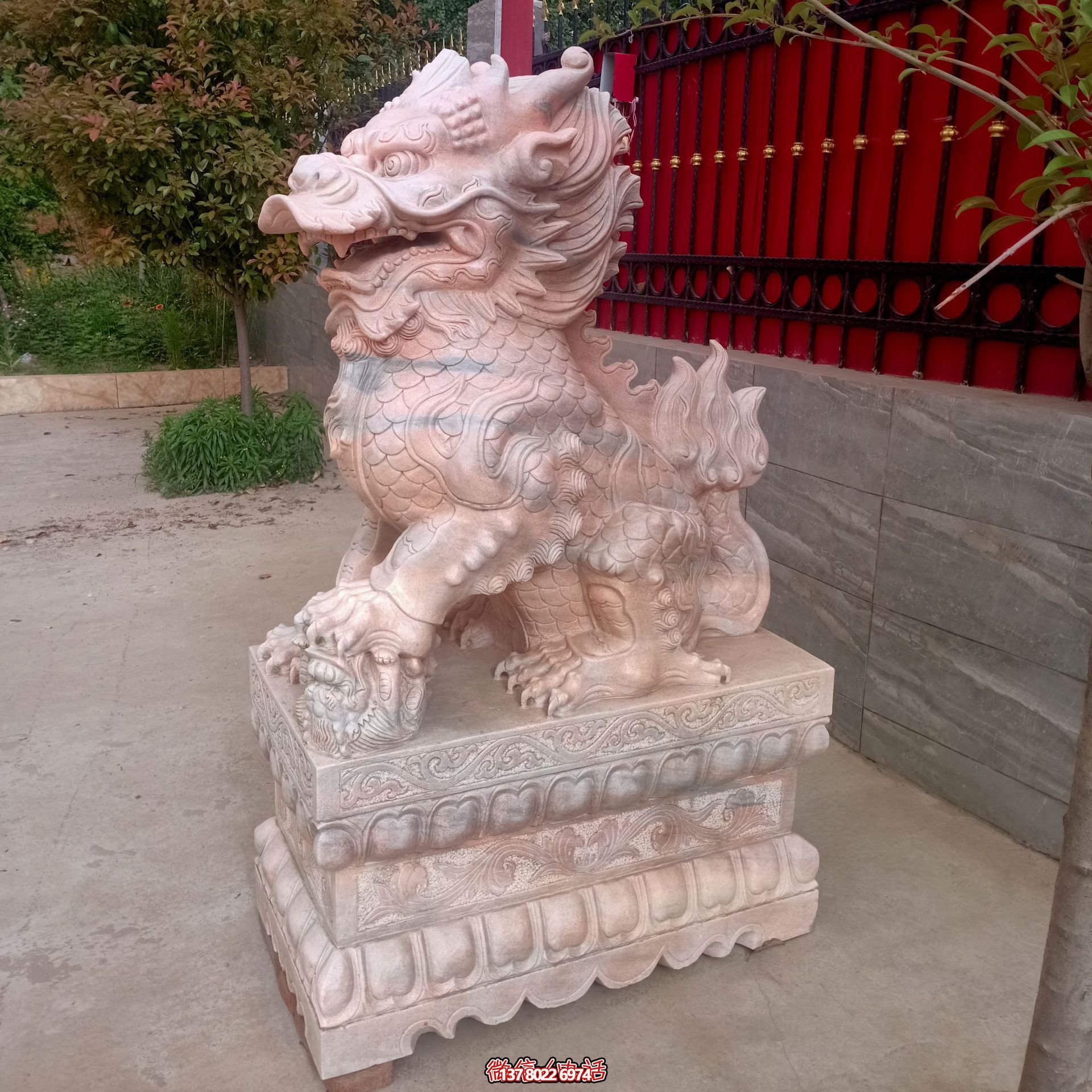 大型仿真麒麟雕塑，增添寺庙园林景观红晚霞之美
