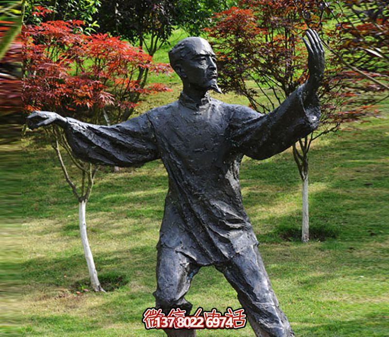 公园太极铜雕装饰，增添运动人物气息
