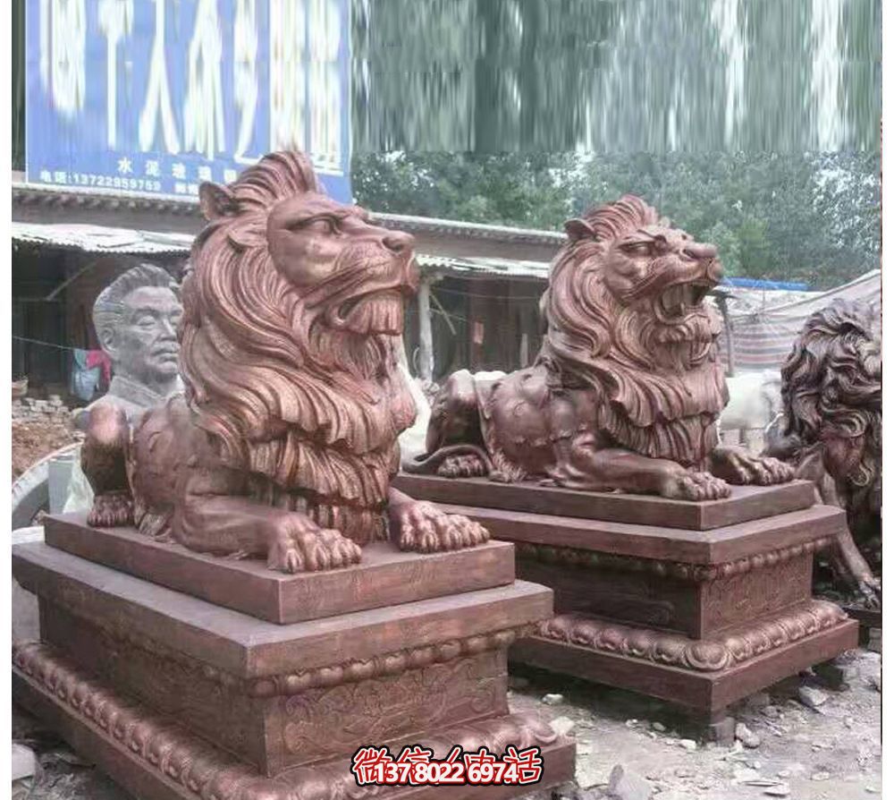 趴窝红雕狮子仿真雕塑，守护晚霞镇宅之美
