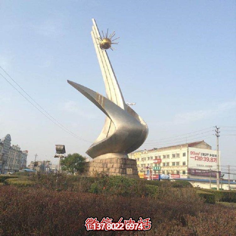 大型不锈钢镜面摆件，点缀美丽园林景观