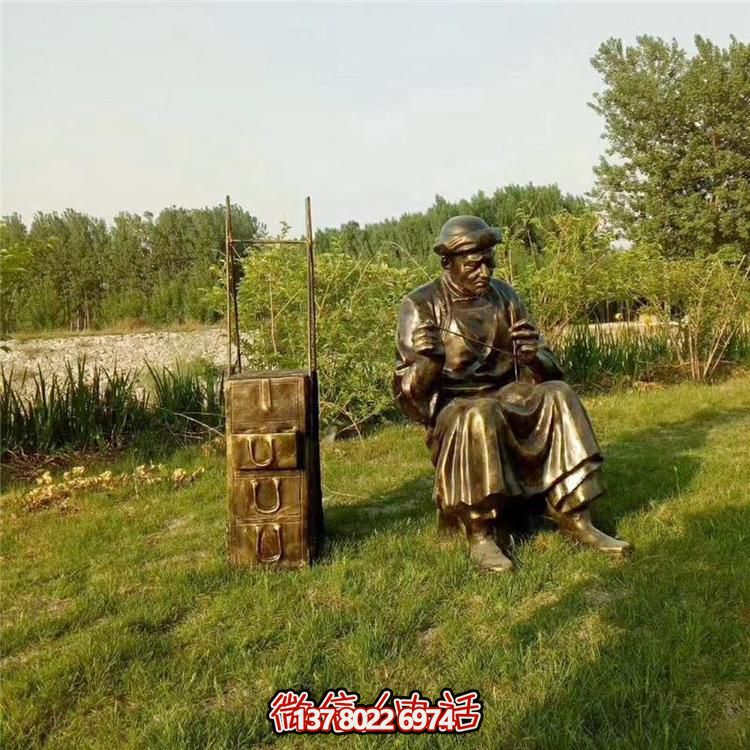 艺术精美的铜雕人物雕塑，点缀美丽的户外园林景观