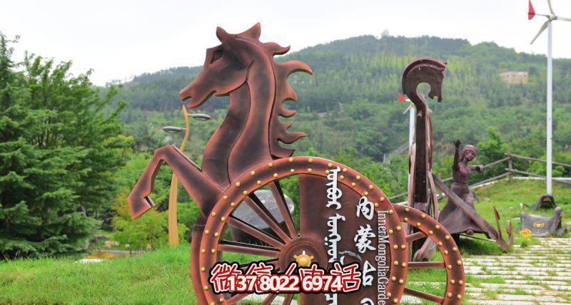 紫铜风情景区——雕塑与马车的自然融合 紫铜风情景区——雕塑与马车的自然融合