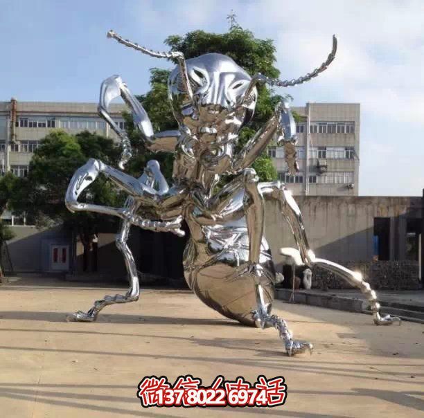 大型不锈钢镜面蜘蛛雕塑