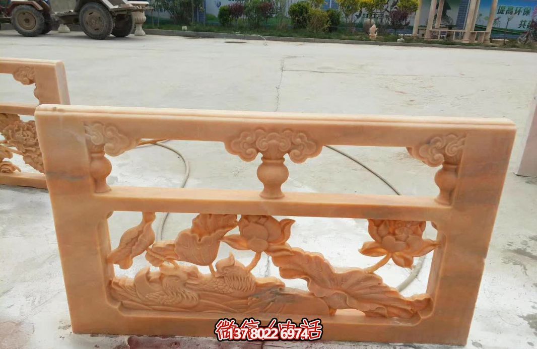 红色浮雕护栏，点缀阳台庭院装饰