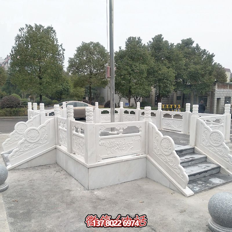 升旗台石雕——精雕细琢，点缀校园风采