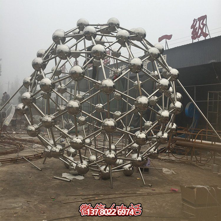 不锈钢镂空雕塑，为户外景观增添独特色彩
