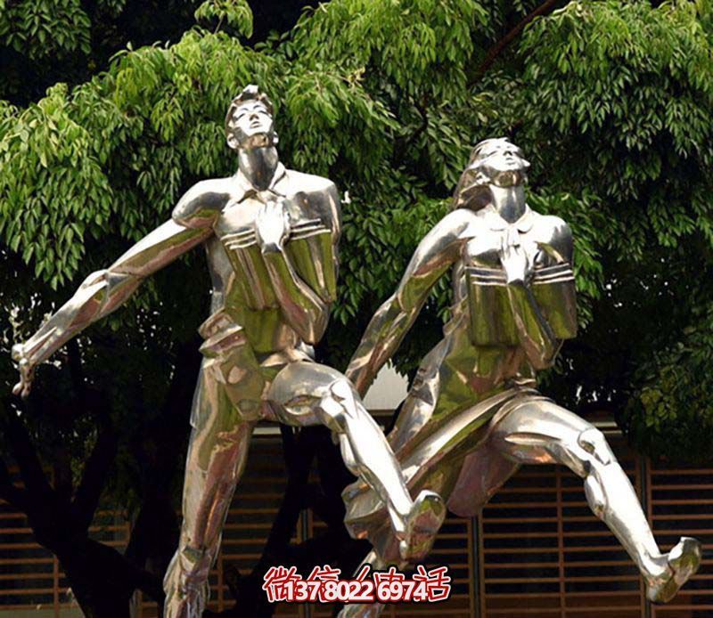 不锈钢操场雕塑，镜面反射跑步乐趣