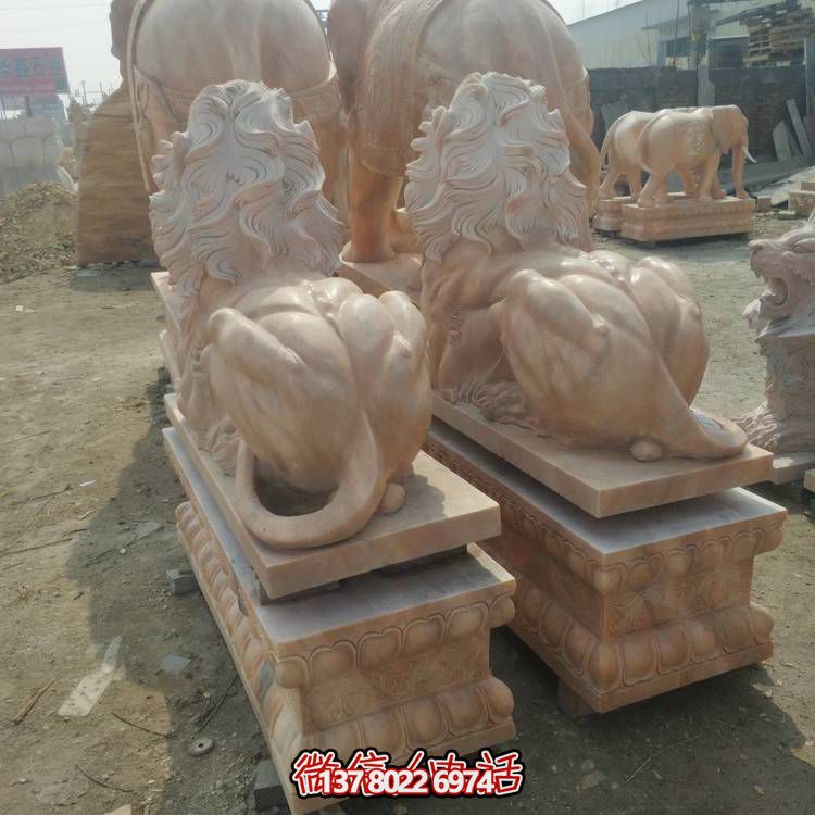 大型西方狮子雕塑，为酒店企业添彩
