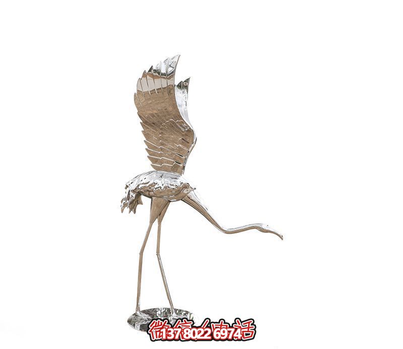 摆放火烈鸟雕塑的不锈钢商场