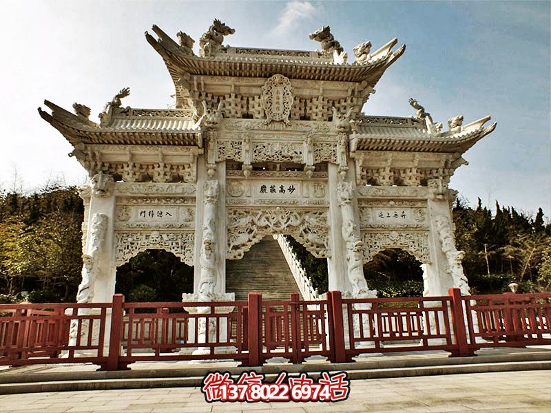 南海砥柱高庄严，汉白玉精美浮雕